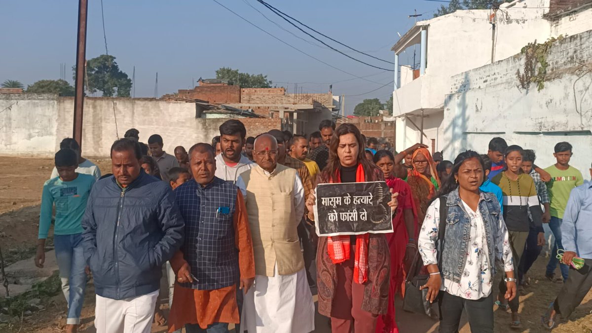 pariforindia's tweet photo. बांका रेप केस
@yogitabhayana जी इस मामले के सन्दर्भ में बांका जिला के चान्दन थाना गयी थी और इस मुद्दे पर विचार विमर्श किया। पीड़ित के परिवार से भी मुलाकात हुई |
हमें जल्द से जल्द न्याय चाहिए |
#banka #pariforindia #FightAgainstRape #womenempowerment #safetyfirst #humanity https://t.co/nlQns1xjie
