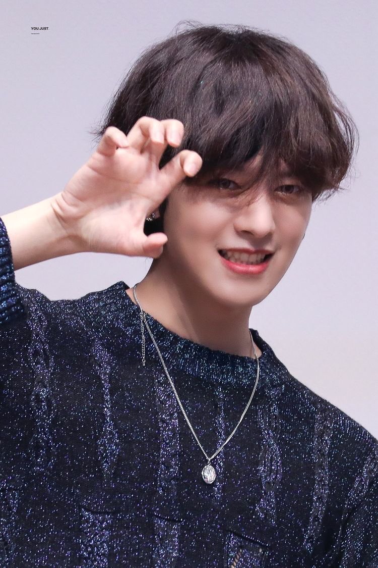 6uslvs's tweet photo. And 9. He’s so cute :(. I’ll 100% post more when I come back!! I have to leave twittter for a second though. #9RAsons https://t.co/6g9KmK2ojD