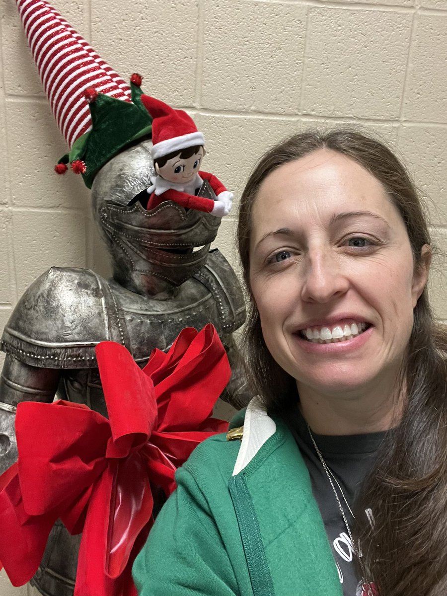 Day 2! 🎄 🎅🏻 #SharonElfie <a href="/SharonElemS/">Sharon Elementary</a>