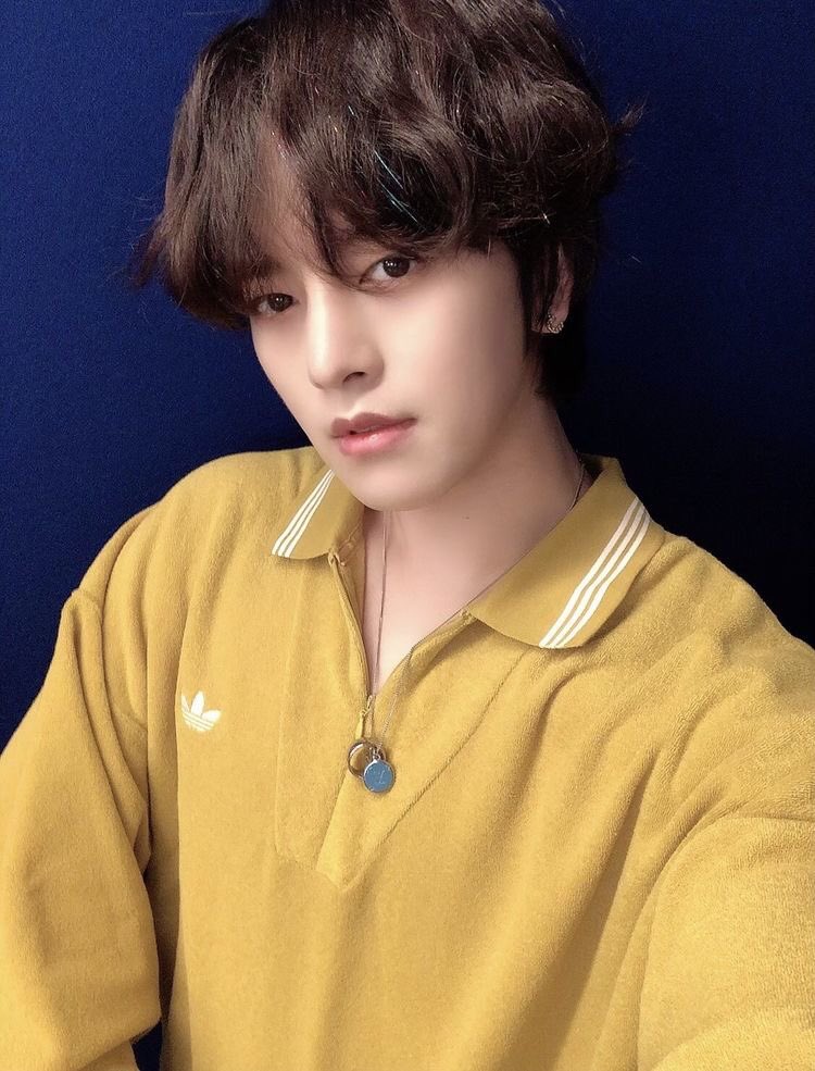 6uslvs's tweet photo. 8. I loved his his like this. Black mirror hair was the best on him I swear. :] https://t.co/ftkFWDedoH