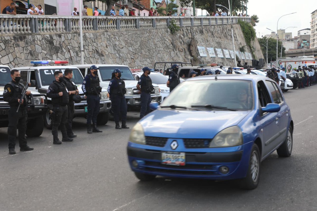 MijpVzla's tweet photo. #14Dic || || Los órganos de seguridad ciudadana desplegados garantizan la atención integral en los 137 parques recreacionales y monumentos naturales del país.

#NavidadEsRencuentro https://t.co/Sza5uqLCuz