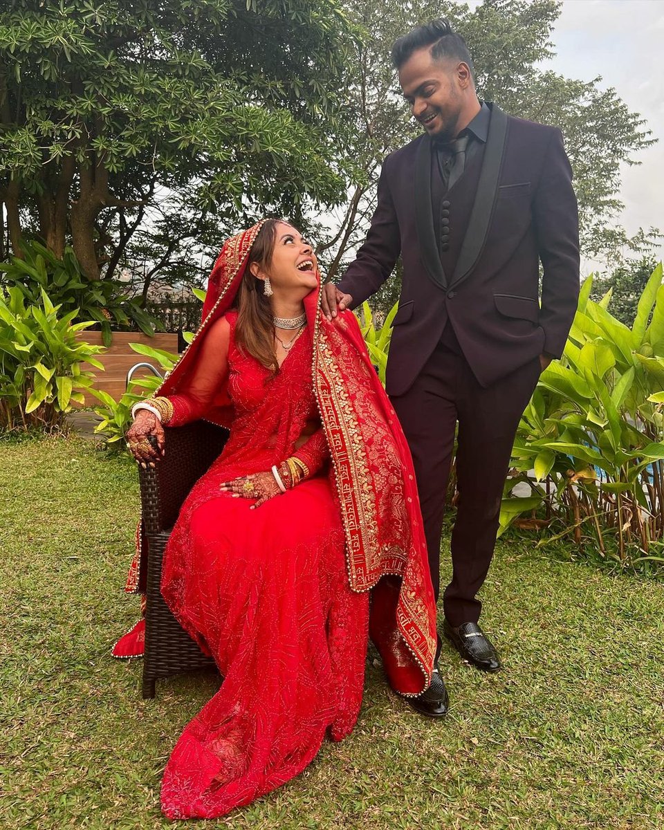 BollyTellyBuzz's tweet photo. #Devoleena got married to boyfriend #ShahnawazSheikh in a hush hush ceremony

“Proudly I can say I am taken &amp; yes shonu... You are the answer of my pain &amp; prayers,” #DevoleenaBhattacharjee wrote in a social media post https://t.co/aTRFaB261A