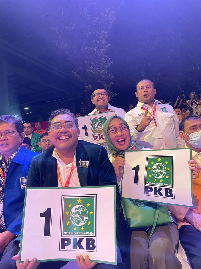 Yess.. Satukan Indonesia....☝
#PKBNo1
#GusMuhaimin