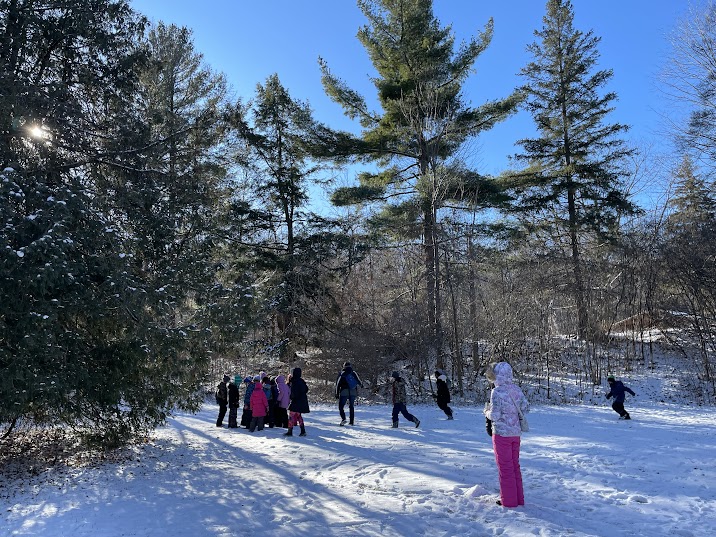 ph_butler's tweet photo. Ss had fun @ForestValleyOEC learning about habitats, testing water in the Don, trying cedar tea+maple candy &amp;walking in the trees. On a appris beaucoup, testé l'eau dans le Don,goûté du thé au cèdre+des bonbons à l'érable et promené dans les arbres @TDSB_Grenoble https://t.co/O6U9f7q009