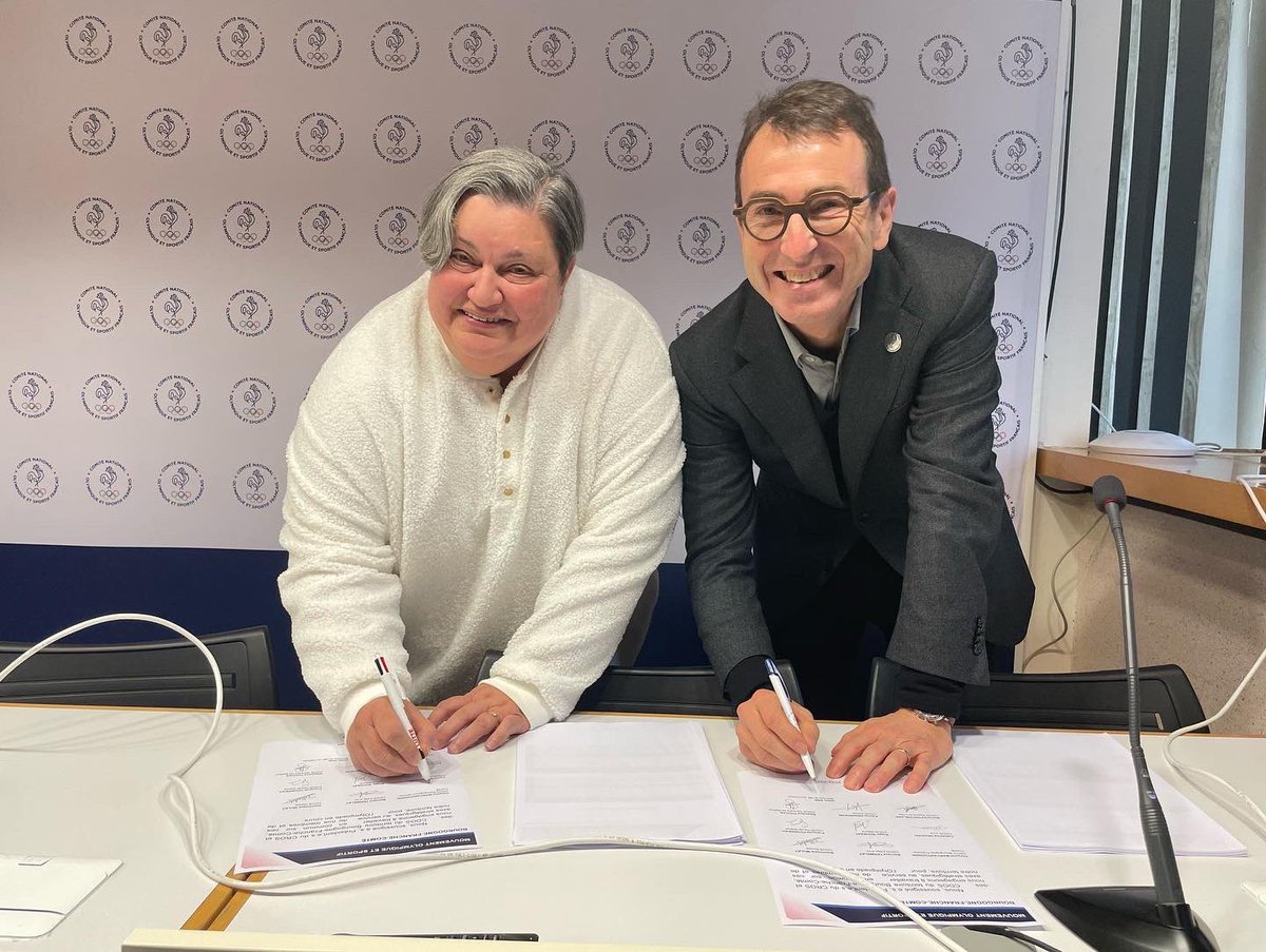 ✍️ 𝐎𝐅𝐅𝐈𝐂𝐈𝐄𝐋 ✍️ | Mercredi 14 décembre : le CROS BFC à le plaisir de vous annoncer la signature officielle du Projet Olympique Sportif Territorial entre Chrystel MARCANTOGNINI et <a href="/erb_gilles/">ERB Gilles</a> lors de la commission des territoires au CNOSF !