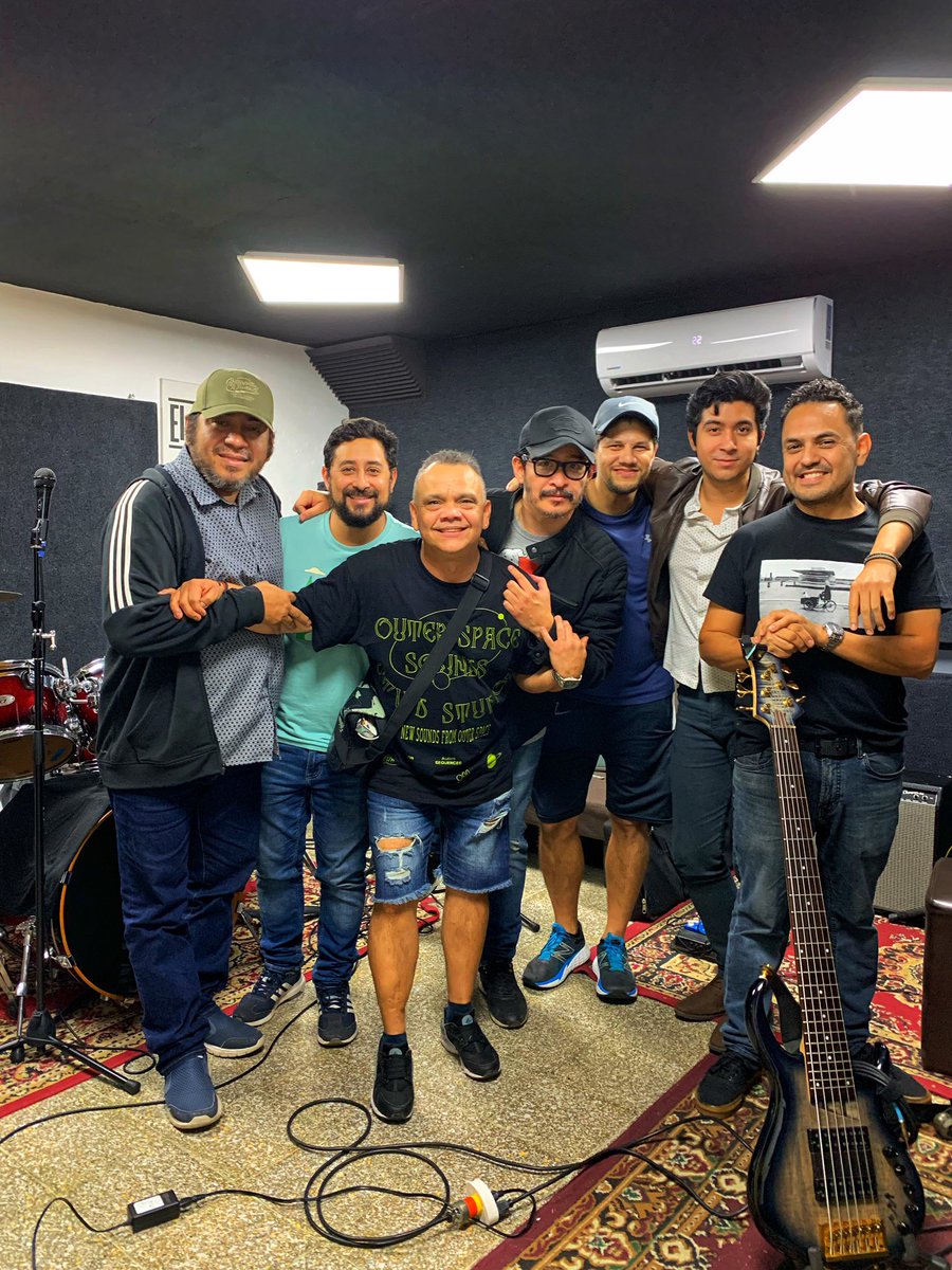 Ya vino Martín Nuñez y estamos preparando algo muy especial en el show de los 30 años, los esperamos, boletos a la venta en <a href="/TodoTicketSV/">TodoTicket El Salvador</a>