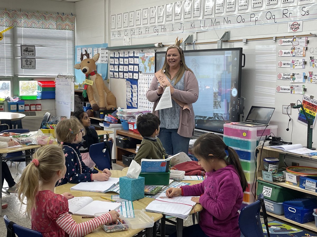 Happy Birthday to our FABULOUS Mrs. Linden!! ⁦She makes Kingston a better place!! <a href="/kingston_vb/">VBKingston</a>⁩ ⁦<a href="/KingstonVBCPS/">Grant Baker</a>⁩ ⁦<a href="/Sarah_AllardVB/">Sarah Allard</a>⁩