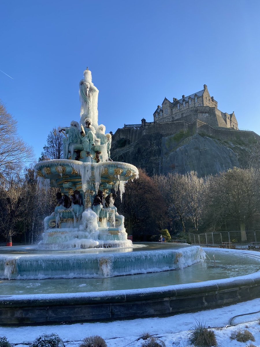 food_wyse's tweet photo. Gorgeous views in Edinburgh today #Edinburgh #frozen #frozenedinburgh #edinburghcastle https://t.co/M2MCG2yjD0