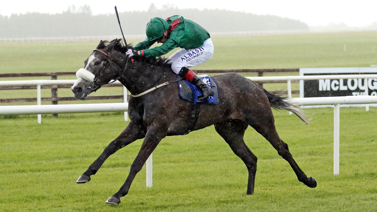 🥇 2yo #Dabirann broke his maiden <a href="/DundalkStadium/">Dundalk Stadium</a> this afternoon. The Oasis Dream colt is out of winning #Siyouni mare #Dabulena (📸 in 2017), and provides a nice update for the buyers of his 3yo half-sister Dabana, recently sold by the Aga Khan Studs <a href="/Goffs1866/">Goffs</a> November Sale.