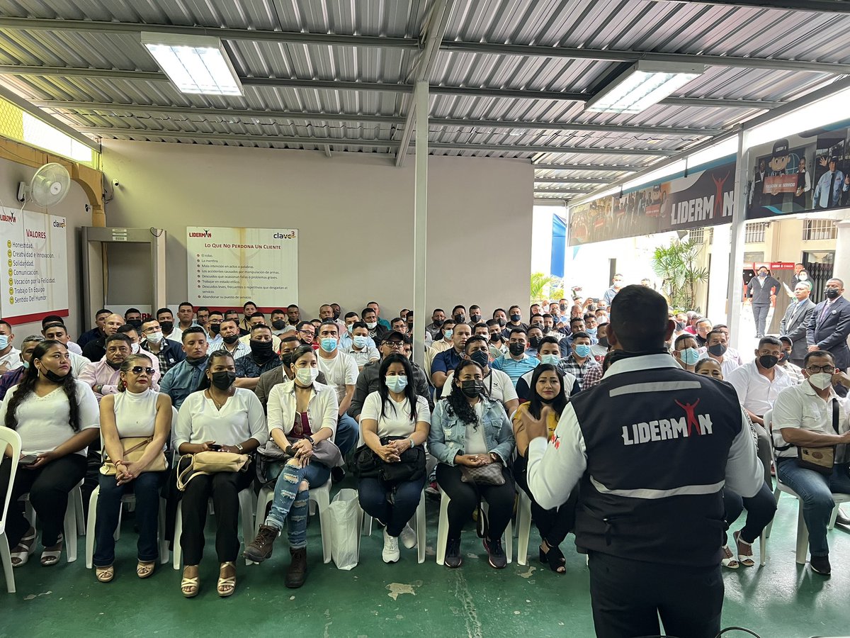 jeremysolis93's tweet photo. Reforzando la Cultura Liderman por medio de las capacitaciones #AmaCrece que recibe el personal, agradecemos el compromiso que tienen con la organización ¡Liderman o nada! @negreteate @EsisonVera @LidermanOficial ✅ https://t.co/UisFHU1XJR
