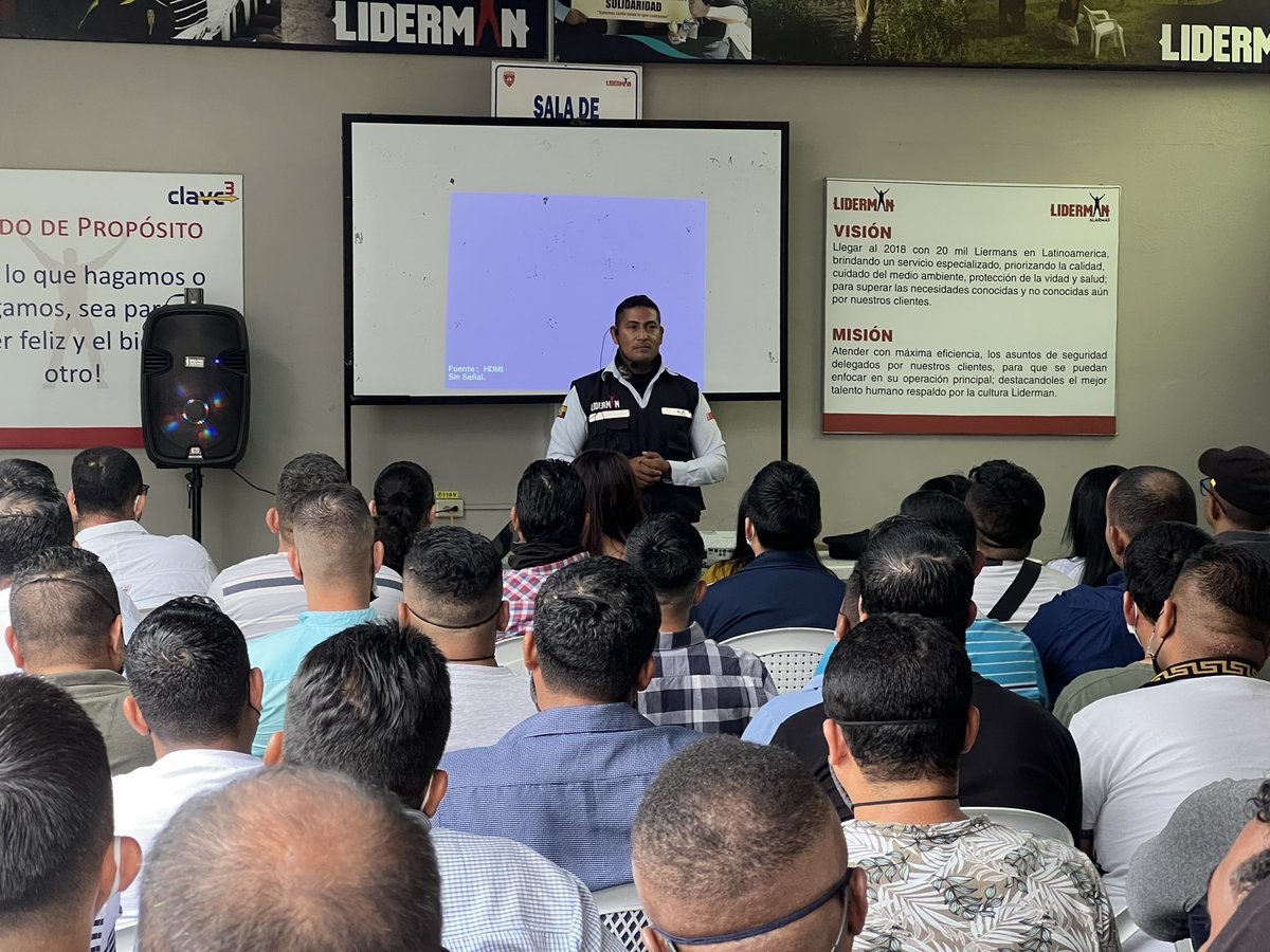 jeremysolis93's tweet photo. Reforzando la Cultura Liderman por medio de las capacitaciones #AmaCrece que recibe el personal, agradecemos el compromiso que tienen con la organización ¡Liderman o nada! @negreteate @EsisonVera @LidermanOficial ✅ https://t.co/UisFHU1XJR