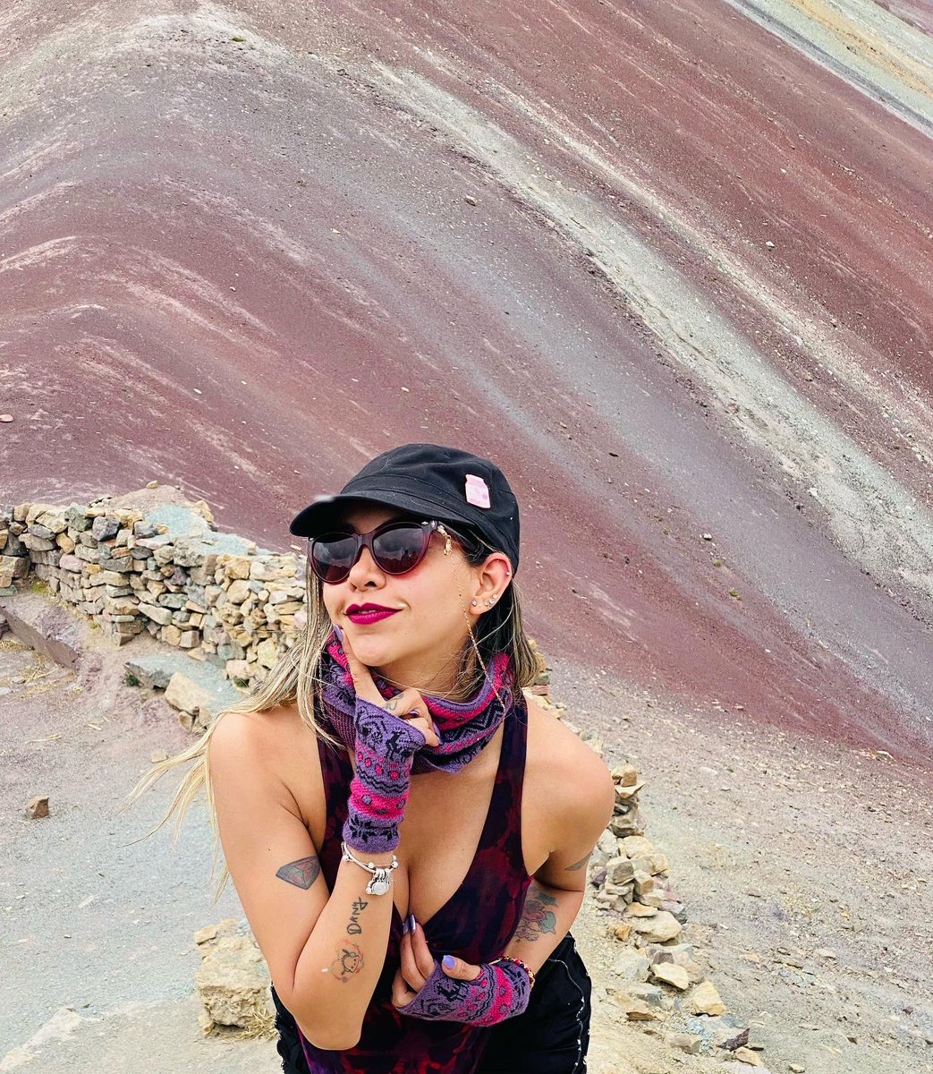 DanyGrass's tweet photo. Así se festeja el pre cumpleaños a 5036 metros sobre el nivel del mar y CERO grados 😌😌😌 #prefestejo #cumpleañero #cumple #montañade7colores #peru #nieve #cerogrados #5036msnm⛰️ #buenclima #viajera #vacaciones #peropermsnentes #danygrass @DanyGrass https://t.co/LNNl66hGGz