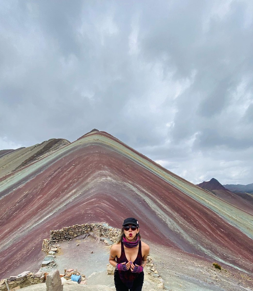 DanyGrass's tweet photo. Así se festeja el pre cumpleaños a 5036 metros sobre el nivel del mar y CERO grados 😌😌😌 #prefestejo #cumpleañero #cumple #montañade7colores #peru #nieve #cerogrados #5036msnm⛰️ #buenclima #viajera #vacaciones #peropermsnentes #danygrass @DanyGrass https://t.co/LNNl66hGGz