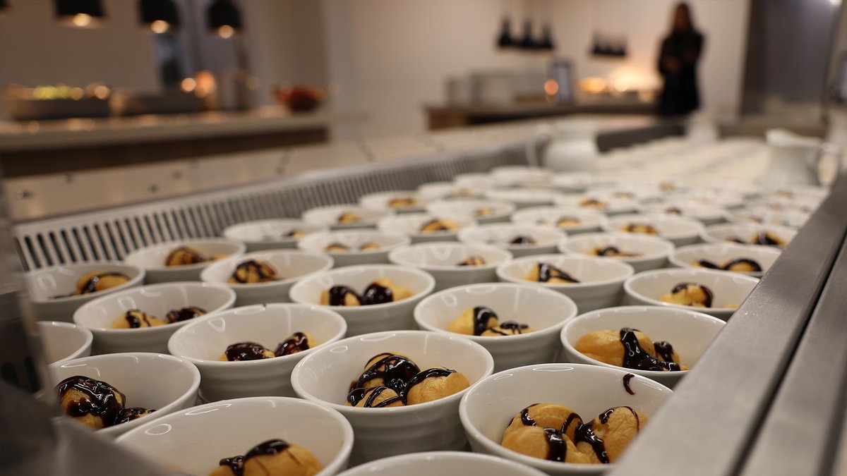 CanonEMEA's tweet photo. We’re enjoying a festive feast at our EMEA & UK Head Office today. The fantastic catering team at Sodexo have once again cooked up a world of mouth-watering treats for hundreds of excited Canon colleagues. We’ve never seen so many profiteroles!
#greatplacetowork #happyoffice https://t.co/1624E2Dbqo