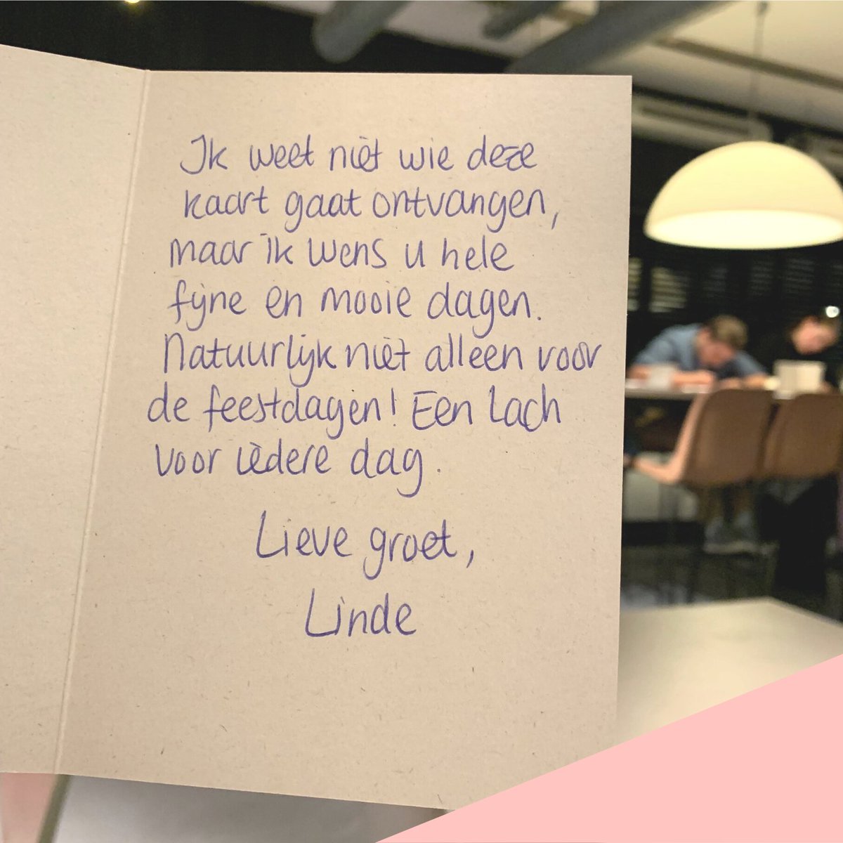 Kinderen schrijven 250.000 kerstkaarten voor ouderen NOS Jeugdjournaal