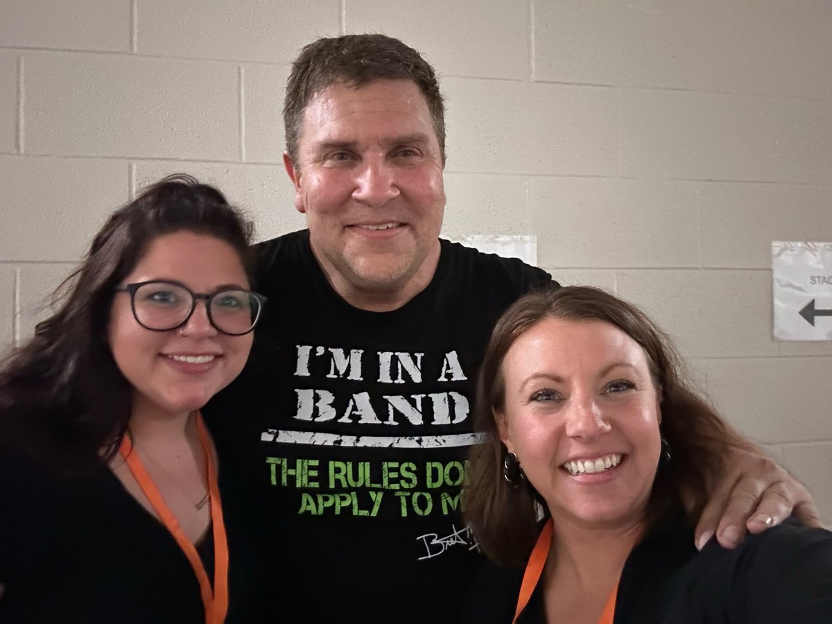 EvolvedEvent's tweet image. A few more #TeamEES pics from our last Dierks Bentley show in Houston last month! Love this team and love what we get to do. #TeamEES #houstonevents #eventplanning