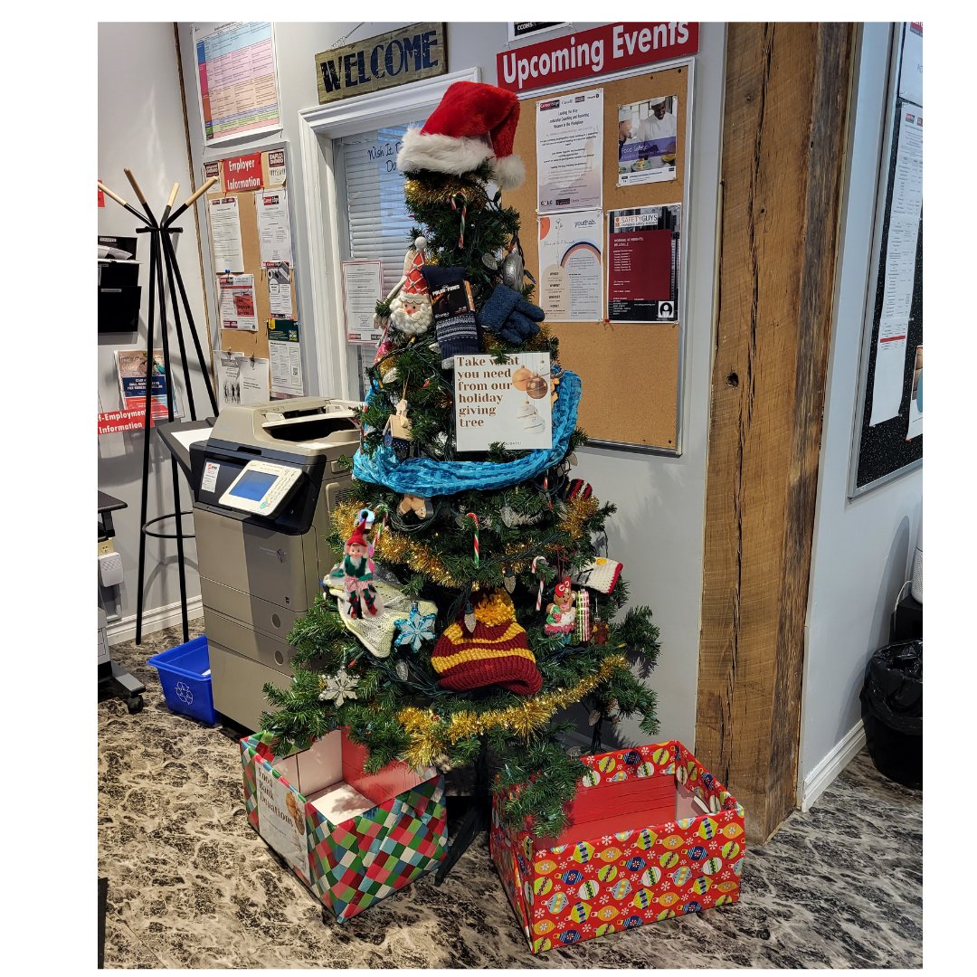 Career_Edge's tweet photo. Day 14 : Jobby's Journey to his dream job πβοΈ Bonus βπ
Jobby enjoying the Career Edge Picton Giving Tree and the Career Edge Warming Centre hosted every Wednesday.
#CareerEdge #gettheedge #getthestaff #getthetraining #getthejob https://t.co/PS9MolTKFR