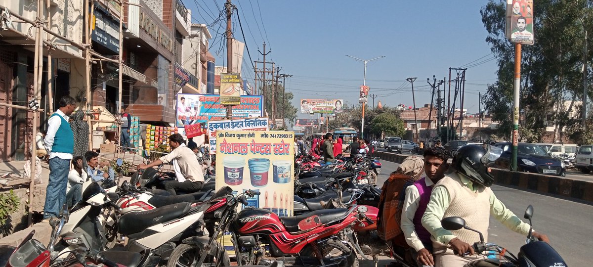tutionxpert's tweet photo. संभल मुरादाबाद रोड पर अस्पताल के बाहर अतिक्रमण से बढ़ता हादसों का खतरा https://t.co/bvC7p1TsL6