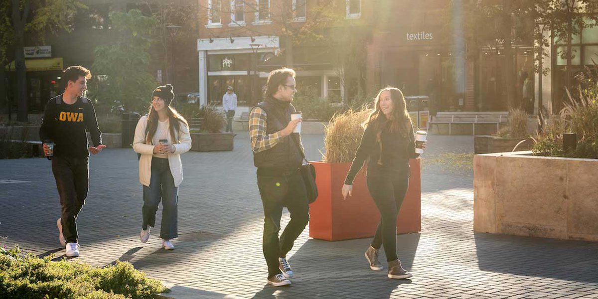 UIowaCLAS's tweet photo. Hey, Hawkeyes: If you are looking for some ideas for the best places to snap graduation photos 📸  or celebrate with your family and friends 🎉 , check out this guide full of recommendations! 🎓 https://t.co/zmktXbxYnR 
#UIowaGrad22 #AlwaysAHawkeye @UIAdvancement @UIowa https://t.co/z9QTyDqfdF