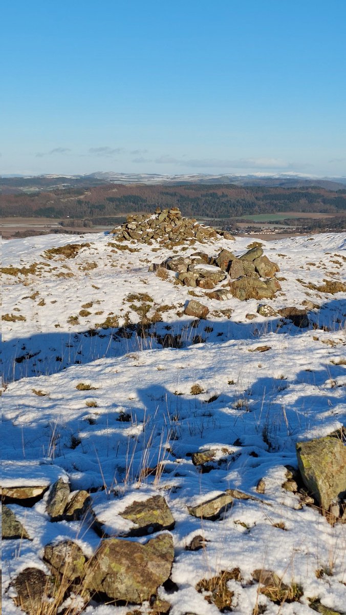 aljaroo1874's tweet photo. Parked up in #BridgeOfEarn #PerthAndKinross & ran #WestDronHill 291m #Culteuchar 313m Visited #CastleLaw #IronAge #HillFort surrounded by massive defensive ditches.
Was passed by a running #Deer & got electrocuted climbing over a fence!! โก๏ธโก๏ธ
#HillRunning #TrailRunning https://t.co/8AlFdCanft
