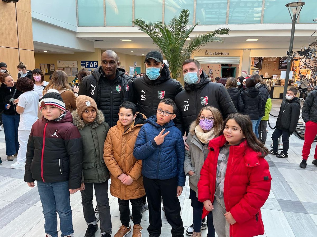 Retour en 📸 sur l’après-midi à l’hôpital Manchester de Charleville Mézières ! 🏥

𝐆𝐞𝐨𝐟𝐟𝐫𝐞𝐲 𝐋𝐞𝐦𝐛𝐞𝐭, 𝐑𝐨𝐦𝐚𝐢𝐧 𝐅𝐥𝐞𝐮𝐫𝐢𝐞𝐫 𝐞𝐭 𝐎𝐮𝐬𝐬𝐚𝐦𝐚 𝐀𝐛𝐝𝐞𝐥𝐝𝐣𝐞𝐥𝐢𝐥 ont distribué des jouets aux enfants hospitalisés 🎄🧸