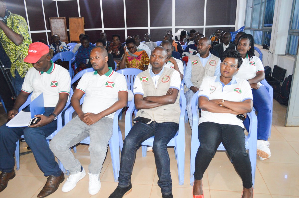ANACOOP_BURUNDI's tweet photo. 1/4 #Burundi,kur'uyu wa gatatu igenekerezo rya 14/12/2022,Ikigo #ANACOOP cuguruye icese ishami ry'iyandikiro ry'amashirahamwe y'amakoperative mu ntara ya #Ngozi.@NgoziProvince @AmbChineBurundi @MininterInfosBi  @BurundiGov @NtareHouse https://t.co/mF0G5zRx9r
