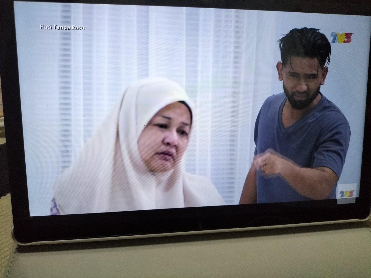 azifaneerza's tweet photo. Release stress Jap tengok #HatiTanpaRasa @iamredzarosli https://t.co/rquLLt5rnw