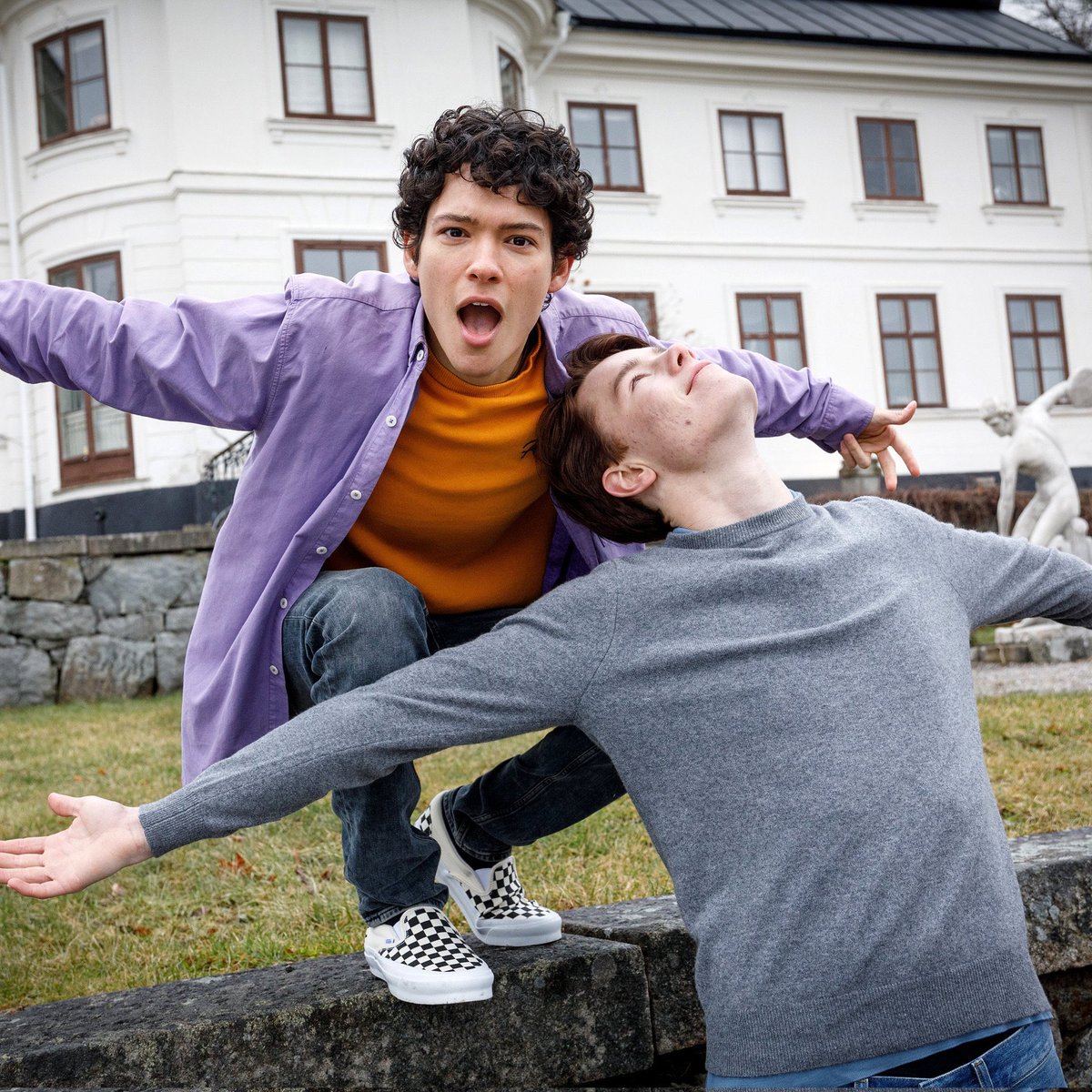 sboficial's tweet photo. “Young Royals” é oficialmente renovada para a 3ª temporada pela Netflix. https://t.co/gJeI2izUFw