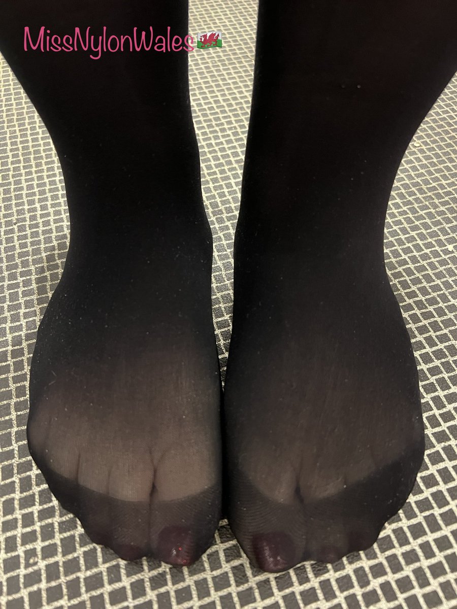 MissNylonWales's tweet photo. My feet are freezing! (And dirty! 😱) any suggestions on how I can warm them up?!? #nylonqueen #Nylongirls #nylon #feet #feetworship #feetpic #feetheaven #feetlover https://t.co/KKXfWdaO2q