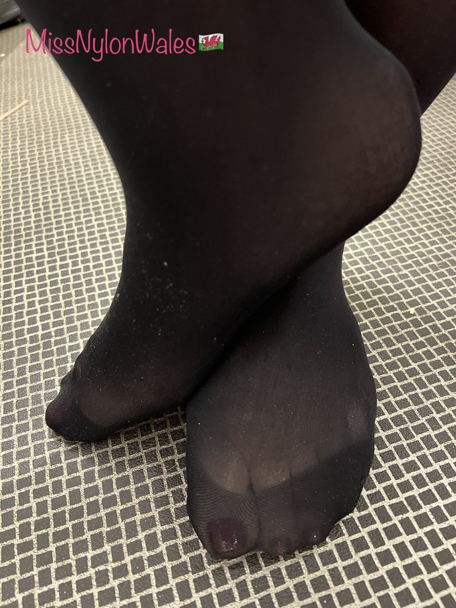 MissNylonWales's tweet photo. My feet are freezing! (And dirty! 😱) any suggestions on how I can warm them up?!? #nylonqueen #Nylongirls #nylon #feet #feetworship #feetpic #feetheaven #feetlover https://t.co/KKXfWdaO2q