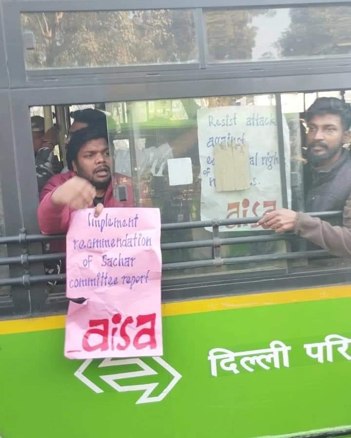Tahseen_JNU's tweet photo. Immediately #ReinstateMANF!
#MaulanaAzadNationalFellowship was given to minorities ie Muslims, Sikhs, Christians, Buddhists etc.
By taking such a hateful decision, the Modi government is imposing Hindutva ideology and dividing the Indian society.
#RestoreMANF #MANF https://t.co/w1EJumf7jw