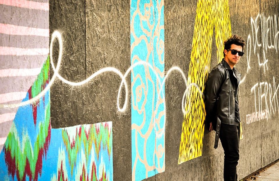 El líder de <a href="/desaloon/">De Saloon</a> Piero Duhart comparte single con ex Catupecu Machu.

Escucha 'Brindemos', adelanto de su próximo disco en solitario: bit.ly/3BApLzt