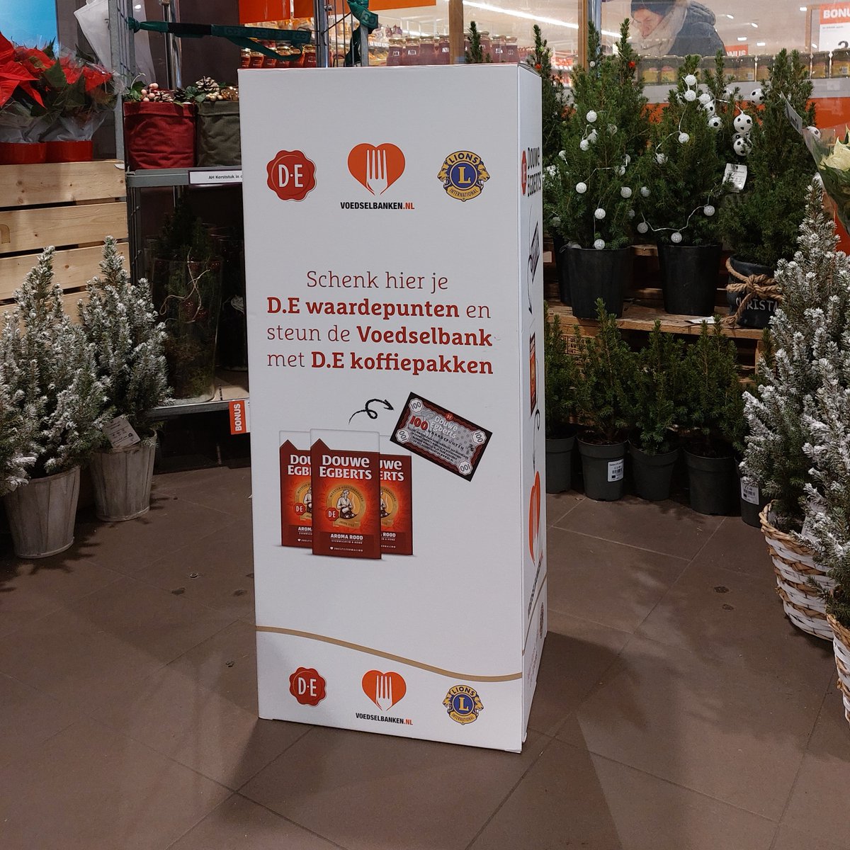 Waardepunten doneren is weer mogelijk! In december kun je weer <a href="/DouweEgbertsNL/">Douwe Egberts</a> Waardepunten doneren in de inzameldoos van de lokale <a href="/Lions_NL/">Lionsclubs Nederland</a> of voedselbank. Voor deze waardepunten ontvangen de voedselbanken pakken Douwe Egberts koffie. #iedereeneenbakkie #deelpunten #donatie