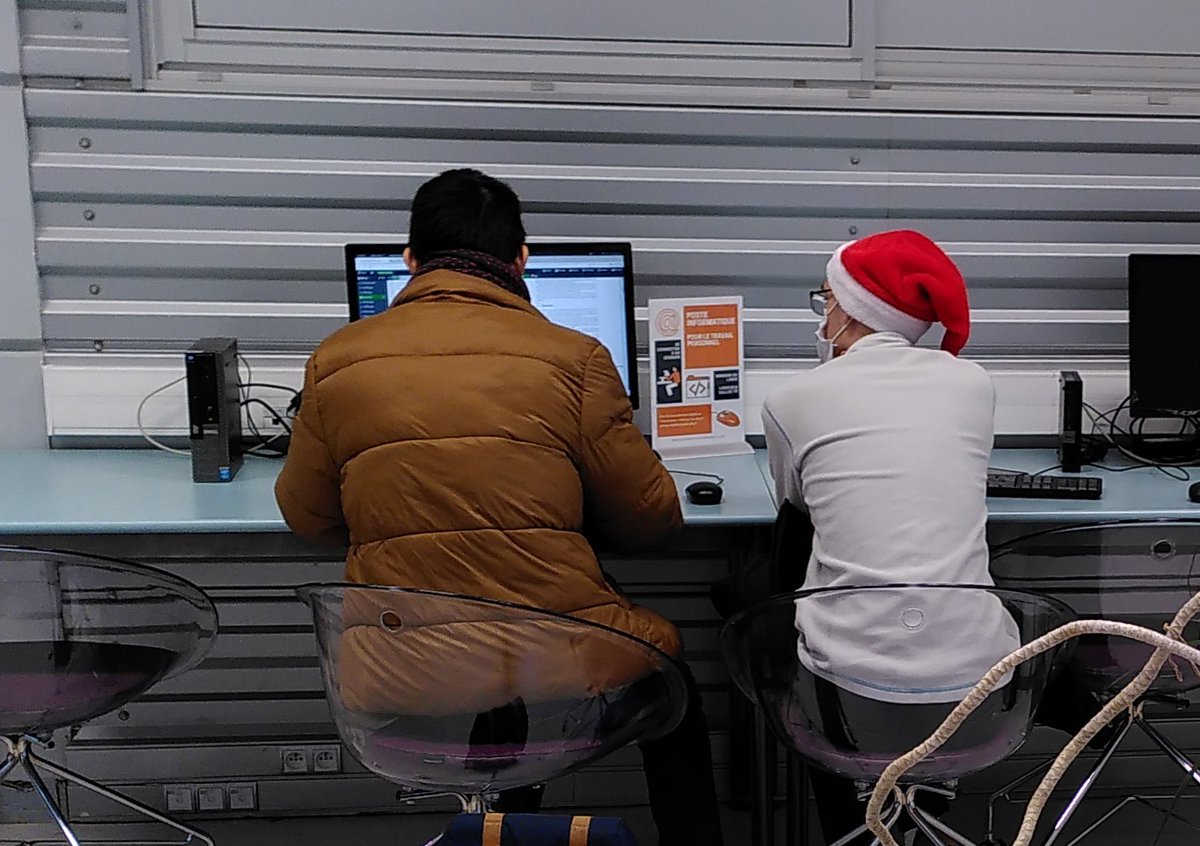 Doudoune et bonnet, ambiance #NOEL2022 à La Doc', les élèves @IMTMinesAlbi restent studieux...