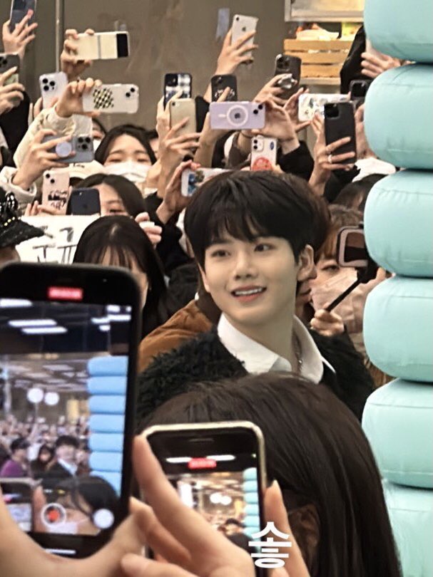 이거 진짜 연예인 같아서 갑자기 마음이 멀어짐