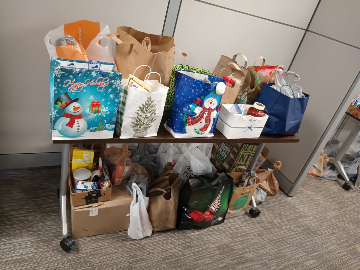 We appreciate all of the retirees who contributed to our recent donation drive in support of the <a href="/UNTPantryKroger/">UNT Food Pantry Presented by Kroger</a>! We also received many generous donations from our friends in <a href="/olliunt/">Osher Lifelong Learning Institute at UNT</a>.