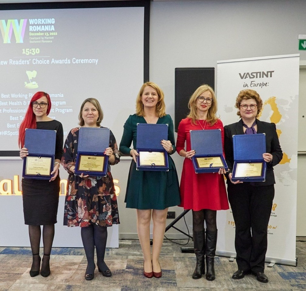OrangePR_ro's tweet photo. A🏆 for #OrangeEducationalProgram at @BR_RO's Readers' Choice HR Awards! @LuizaMuller10, HR Director @orangeromania, one of the oldest supporters of the initiative &amp; a strong contributor to its success, received the Best Educational Program award. 🙏 @BR_RO for the recognition! https://t.co/p6dm7YINDQ