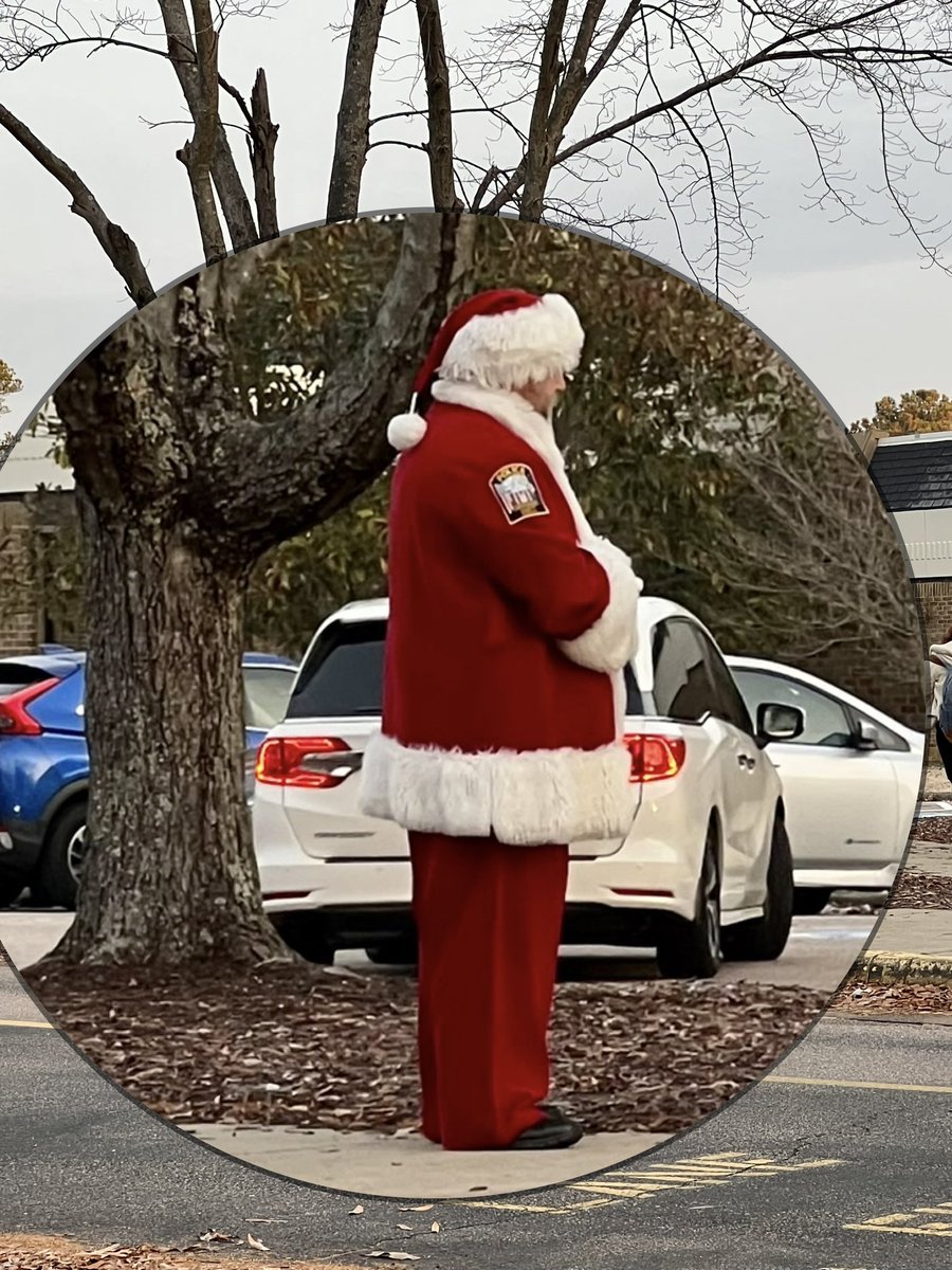 Stevens193's tweet photo. SRO Santa Rocks! #ccpdva #chesterfieldpolice #oneCCPS #RobioUS https://t.co/WrOHZg0ZeO