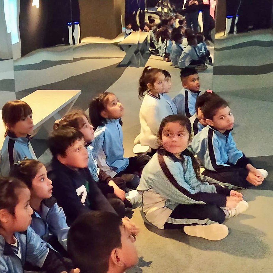 StaMMicaela's tweet photo. Ayer 1º y 2º de primaria visitó la exposición 🖼️ de Alicia en el país de las Maravillas 🍭organizado por @fundacioncanal y @mirartearteparatodos 🤗

¡Se lo pasaron genial! 🙌😝

#colegioshhcc #educaciónvicenciana #teatrosdecanal #mirarte #alicia #aliciaenelpaisdelasmaravillas https://t.co/YnUZ3Gvfui