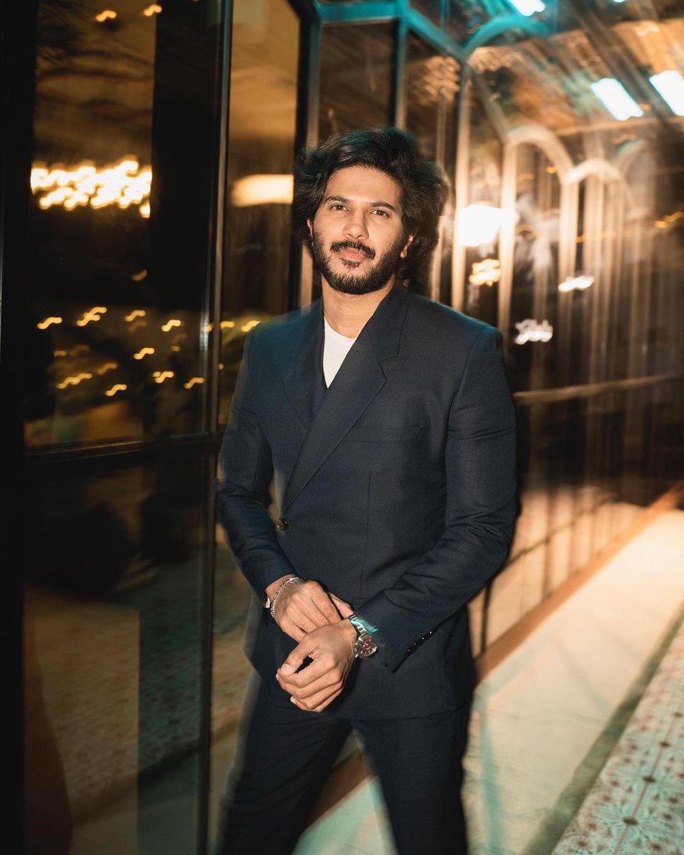 TomShelby_PB's tweet photo. Stylish As Always 😙🖤
#DulquerSalmaan | @dulQuer
#KingOfKotha https://t.co/azfPyPfFUZ