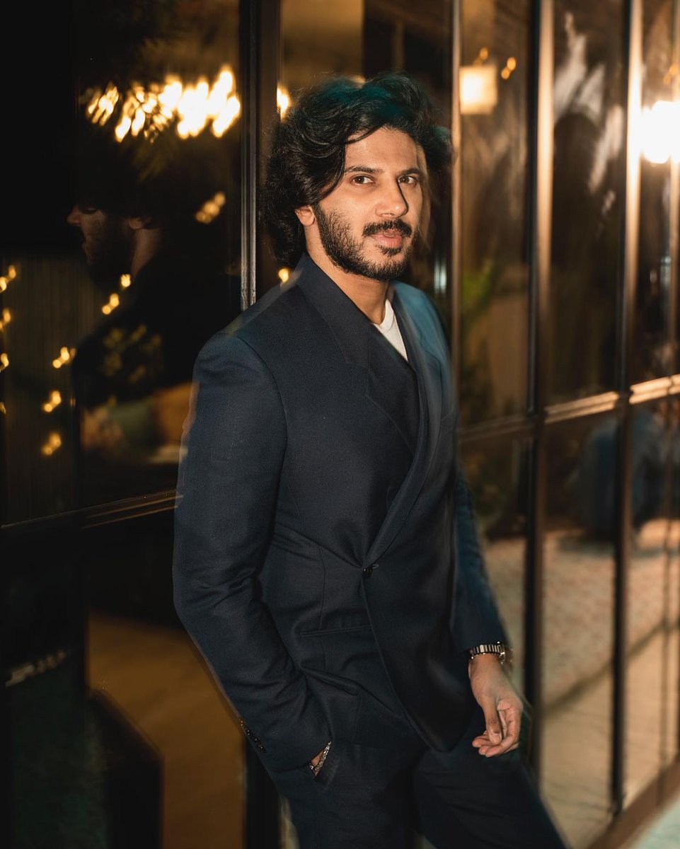 TomShelby_PB's tweet photo. Stylish As Always 😙🖤
#DulquerSalmaan | @dulQuer
#KingOfKotha https://t.co/azfPyPfFUZ