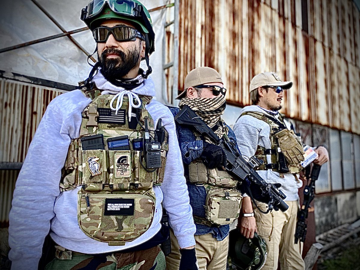 copper_kj's tweet photo. 今日はHQバンカーでサバゲー🔫💯
ドレスコードは
➡️「なんちゃってアメリカ自警団🇺🇸」🔥
自分のイメージはmobキャラ。海外ドラマなら真っ先にいなくなるヤーツー笑
#サバゲー #airsoft #MeHerQB #JÄGERCRAFTDESIGN #UCQBS #3madeissue #protec #multicum https://t.co/9eddJ4Mcx2