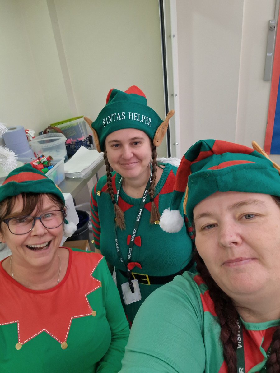 wla1295's tweet photo. Wow what a day we have had at woodlands! Christmas Dinner day today, lots of excited children and happy elves to feed them! #mellorsfamily #mellorsscatering #happyhealthychildren #smashedit https://t.co/FuZEybI1Z1