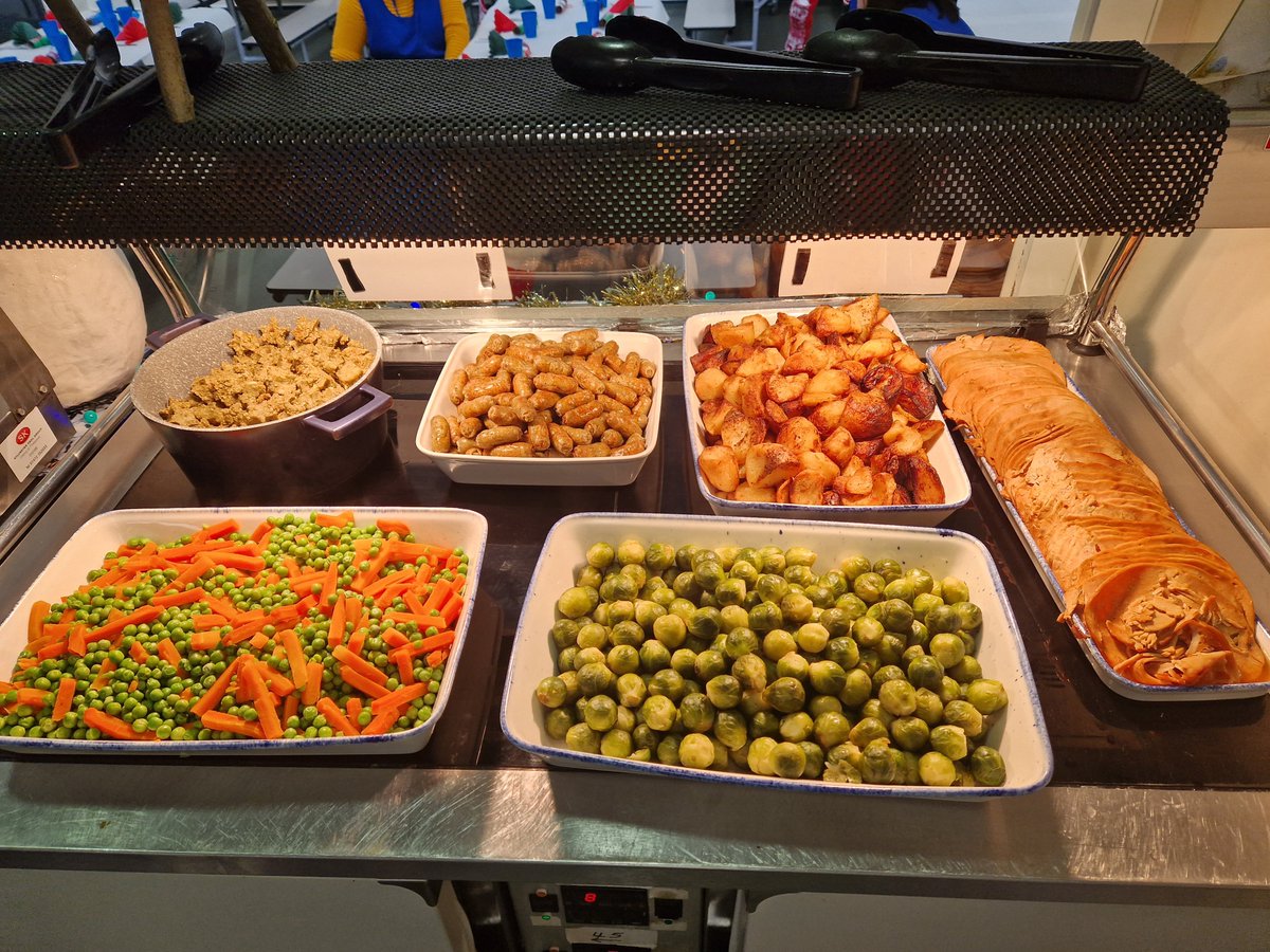 wla1295's tweet photo. Wow what a day we have had at woodlands! Christmas Dinner day today, lots of excited children and happy elves to feed them! #mellorsfamily #mellorsscatering #happyhealthychildren #smashedit https://t.co/FuZEybI1Z1