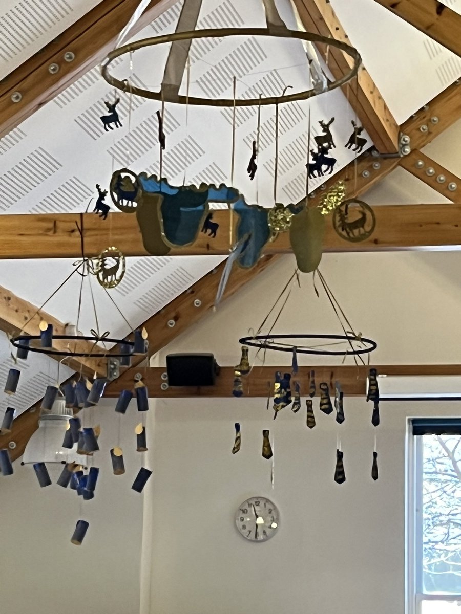 MrsBridgeCooks's tweet photo. The dining room St Ippolyts Primary School looked magical today, especially with the snowy backdrop! Delicious meals served by Sue and Gemma. A treat to be in the kitchen. #christmasdinner #schoolmeals #schoolchef #schoolcook #schoolfood @HCLcatering https://t.co/zYJ0CmkCGa