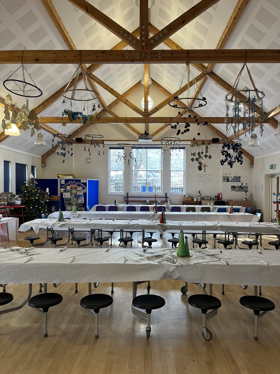 MrsBridgeCooks's tweet photo. The dining room St Ippolyts Primary School looked magical today, especially with the snowy backdrop! Delicious meals served by Sue and Gemma. A treat to be in the kitchen. #christmasdinner #schoolmeals #schoolchef #schoolcook #schoolfood @HCLcatering https://t.co/zYJ0CmkCGa