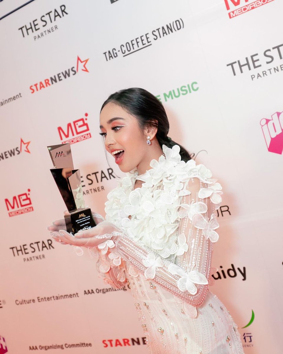 inimyly's tweet photo. Lyly, congrats dear 🫶 Thank you Asia Artist Awards 🥹🤍🇯🇵

#Lyodra #2022AsiaArtistAwards #LyodrainAAAAJapan #AAA2022 https://t.co/dStGFq79R6