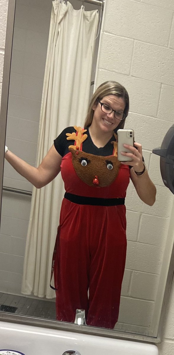 leahc20's tweet photo. You have to have fun while at work, right? ππ #CountdownToBreak #HolidayFun #TeacherLife #HaveFun https://t.co/emDFa4XtTm