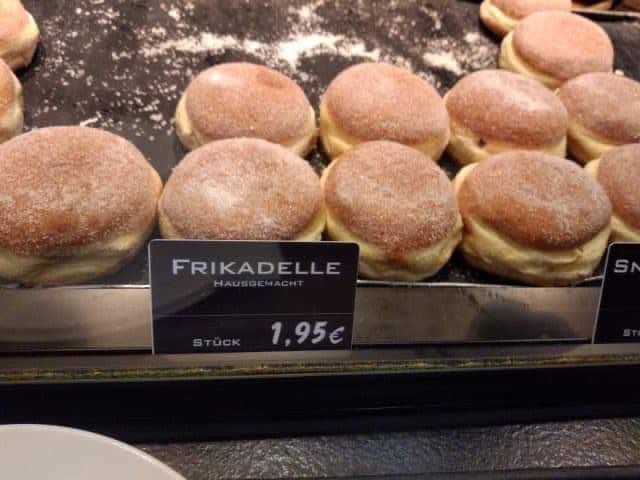 Berliner? Pfannkuchen? Krapfen? Oder doch Frikadellen?