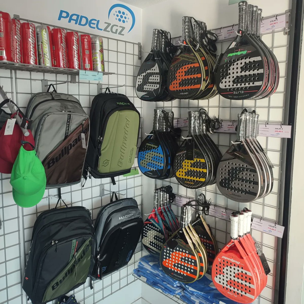 Padelzaragoza's tweet photo. ¡Ya tenemos en la tienda de nuestro club los productos de la nueva colección Bullpadel! 
Ven y hazte con las nuevas palas, paleteros y mochilas de @bullpadelsport 
#padel #zaragoza #padelzaragoza #padelizate https://t.co/NVAVC3uJu3